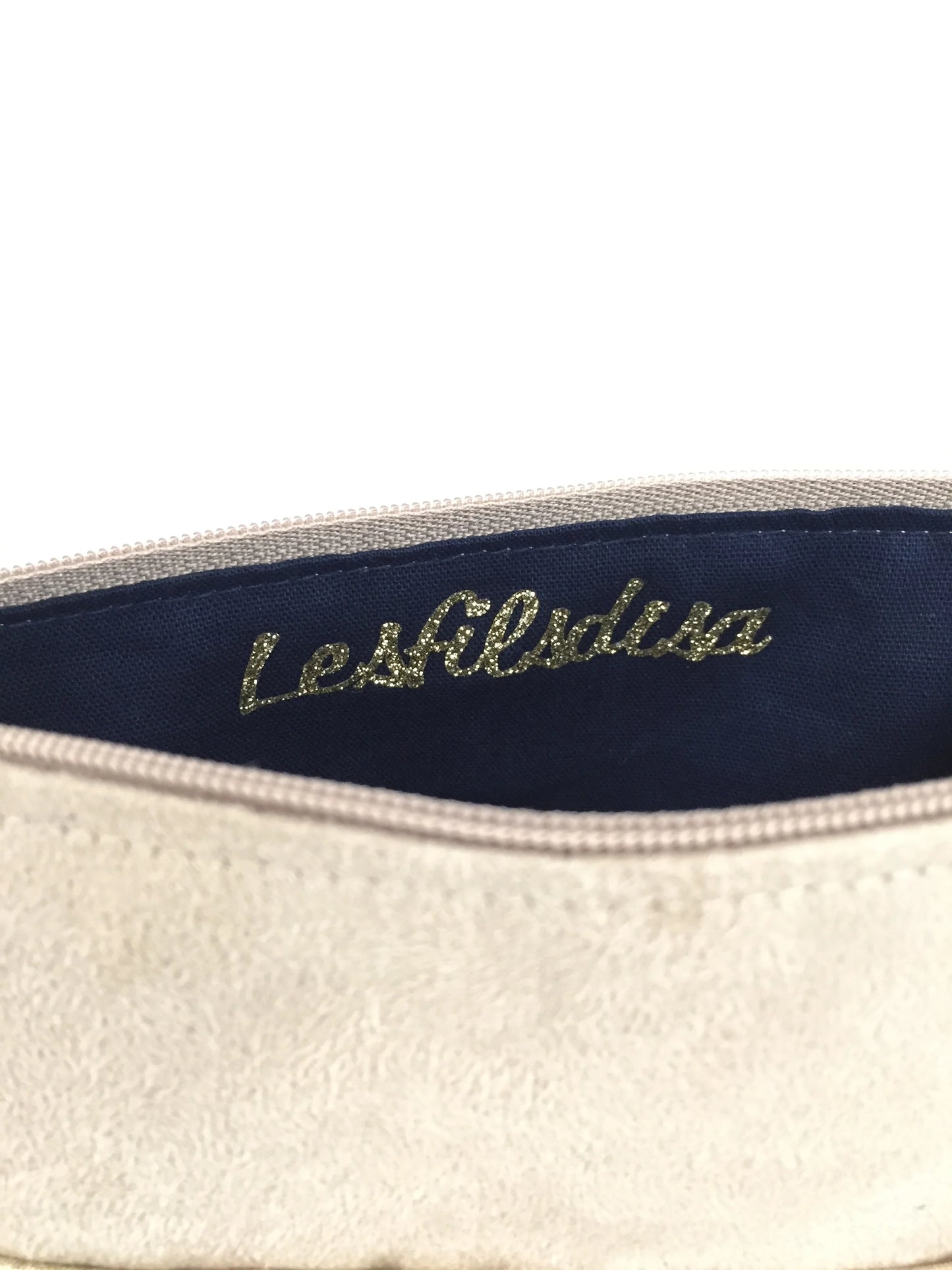 L'intérieur de La pochette à maquillage beige en tissu japonais Seigaiha bleu nuit