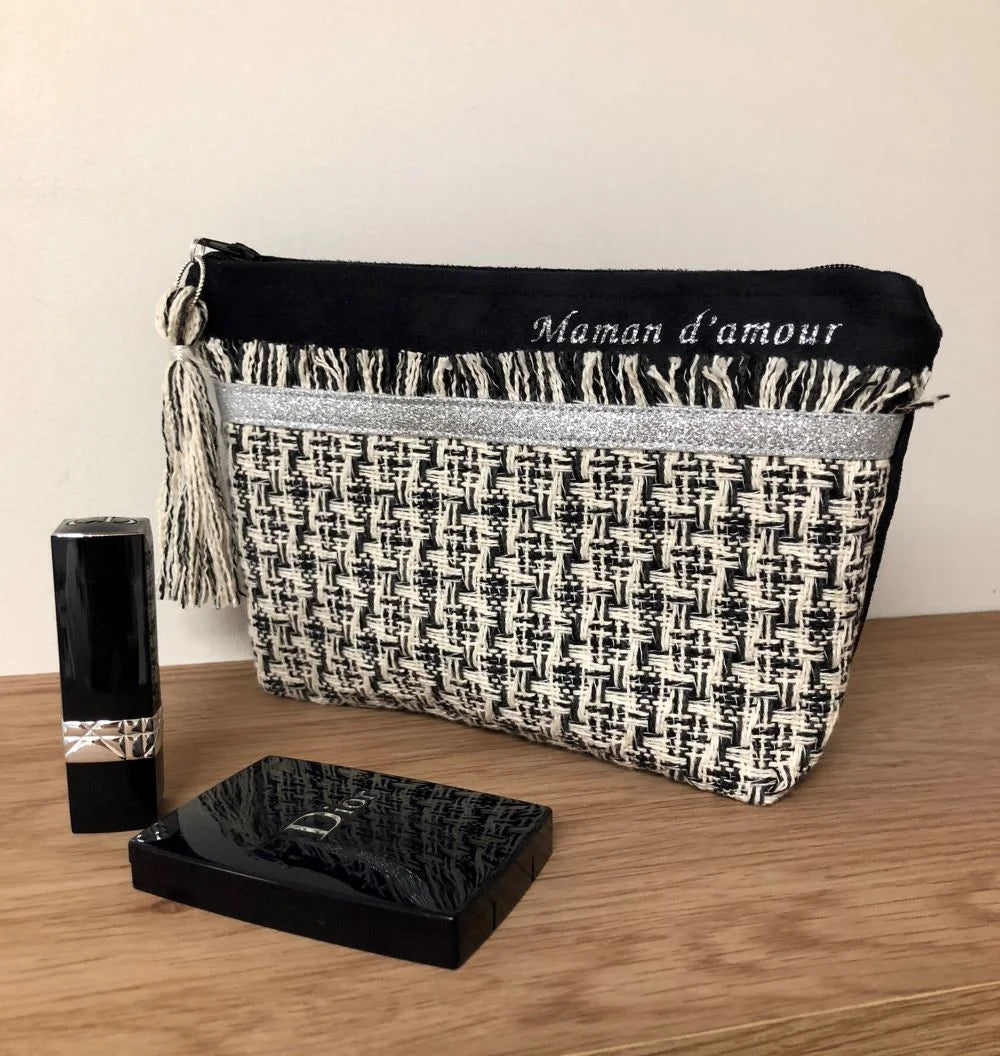 Exemple de personnalisation de la pochette noire et écru en tweed style haute couture française.
