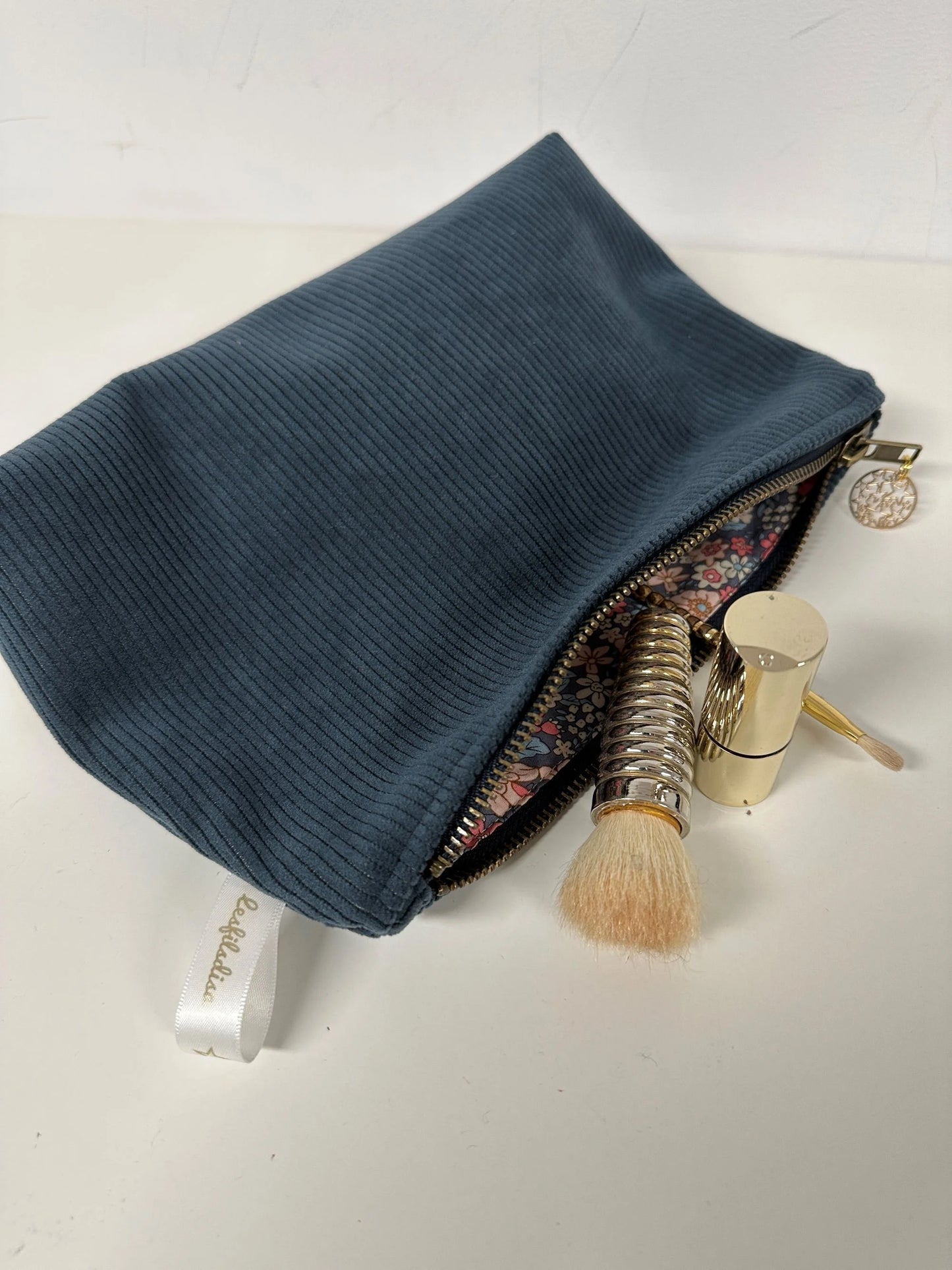 La pochette en velours côtelé bleu canard Lesfilsdisa