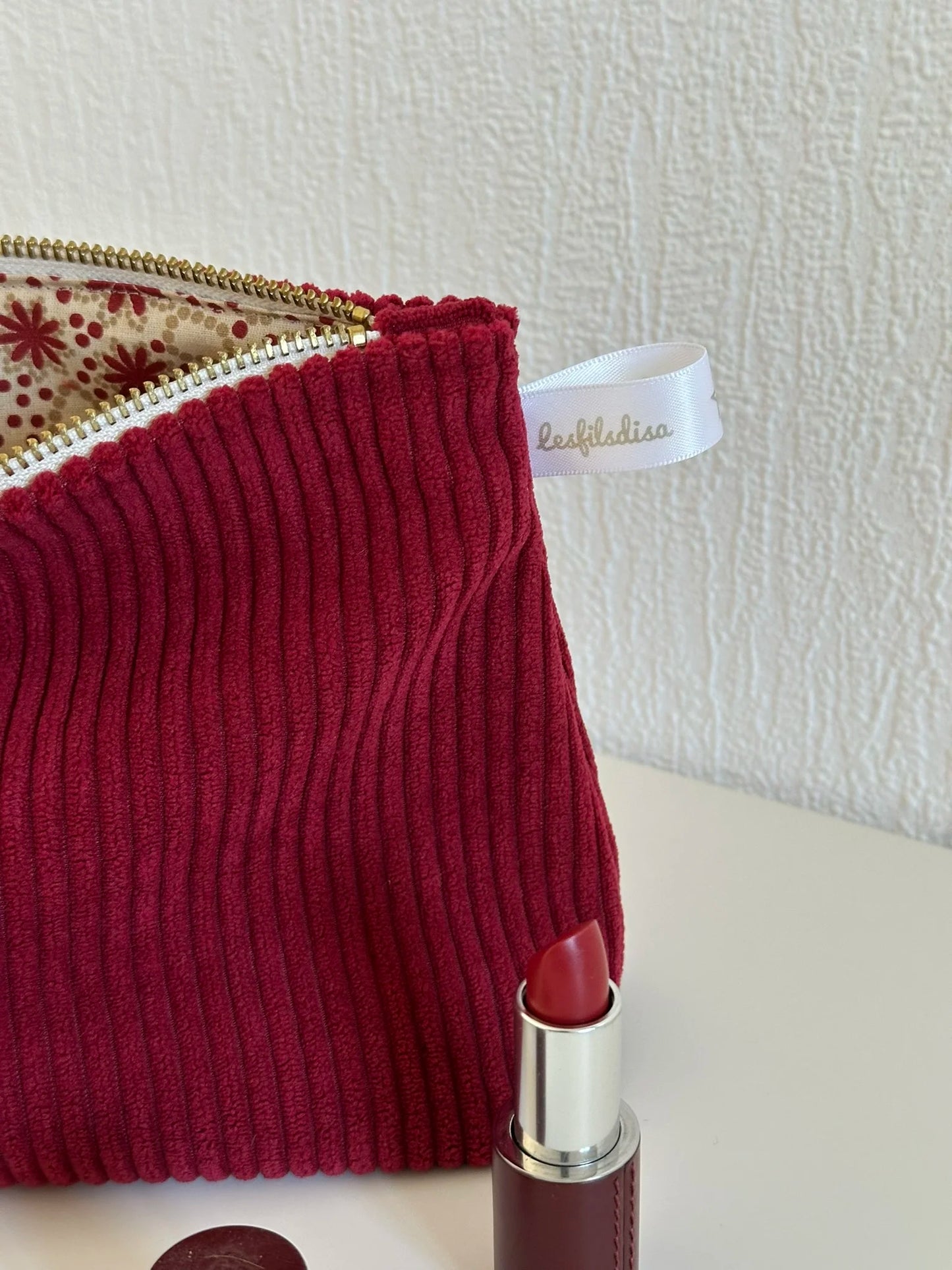 La marque Lesfilsdisa de la pochette en velours cotelé bordeaux