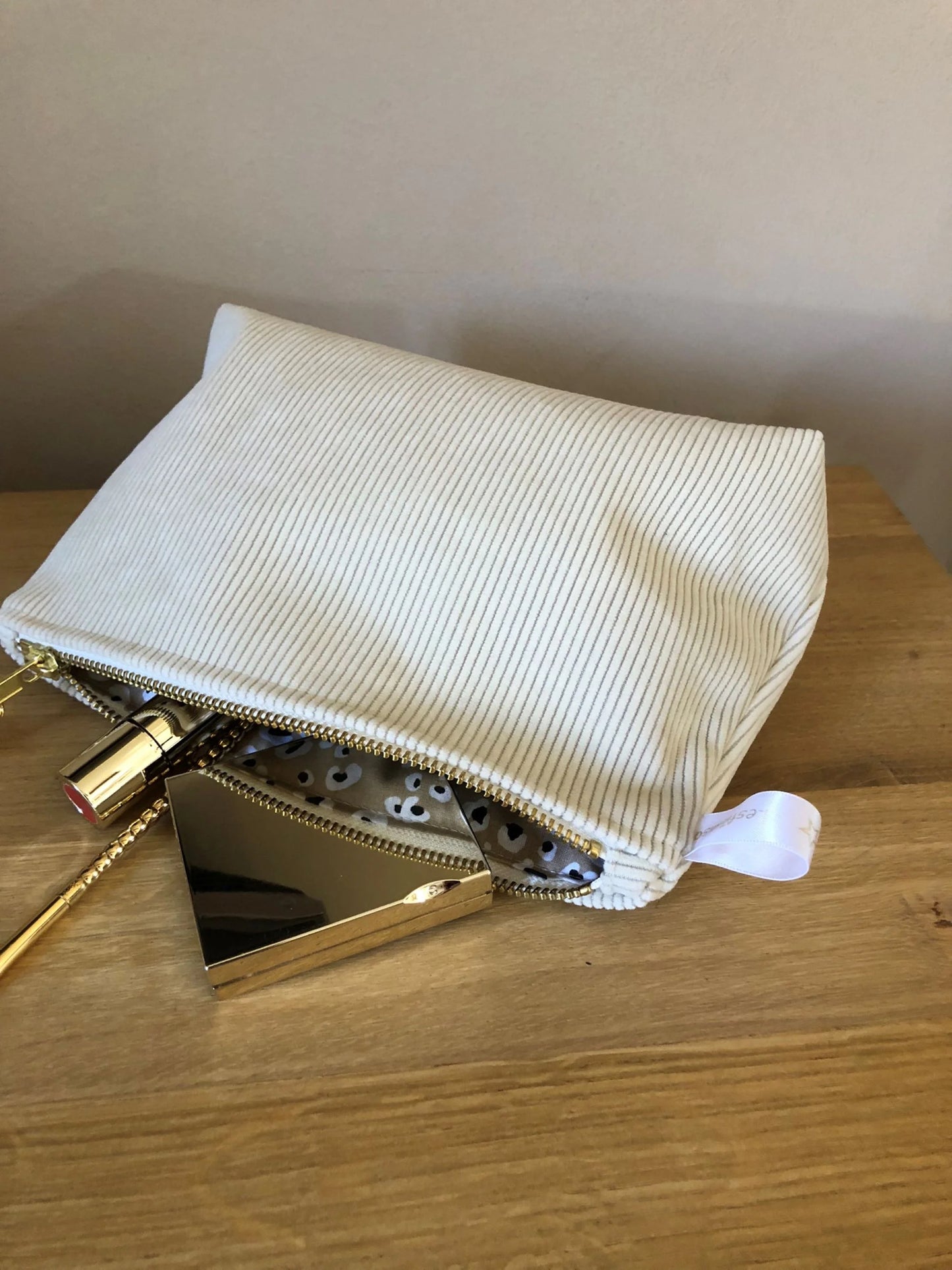 La pochette en velours côtelé ivoire Lesfilsdisa