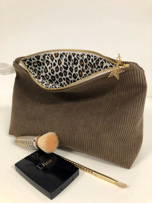 La pochette en velours côtelé marron chamois Lesfilsdisa