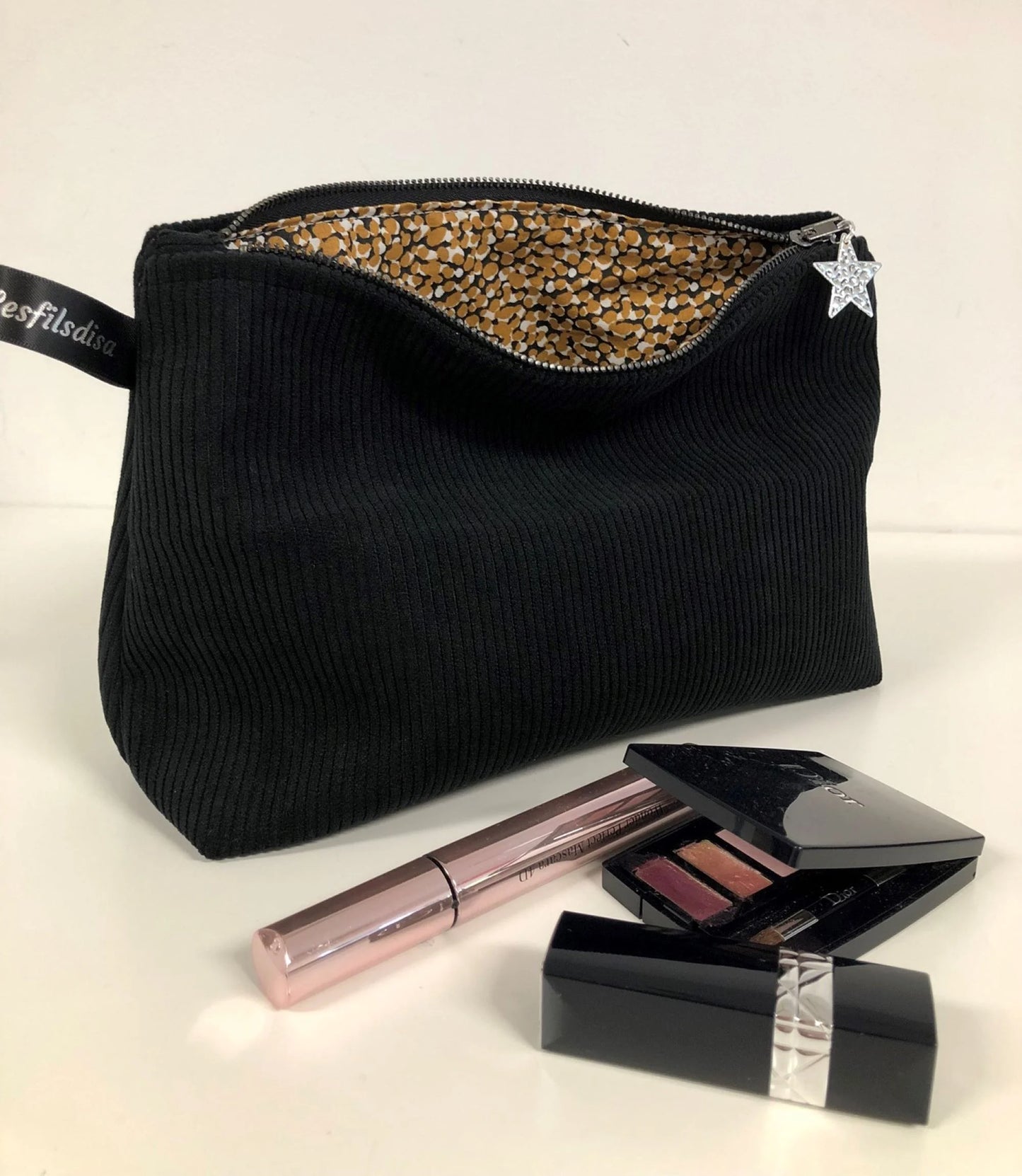 La pochette en velours côtelé noir Lesfilsdisa