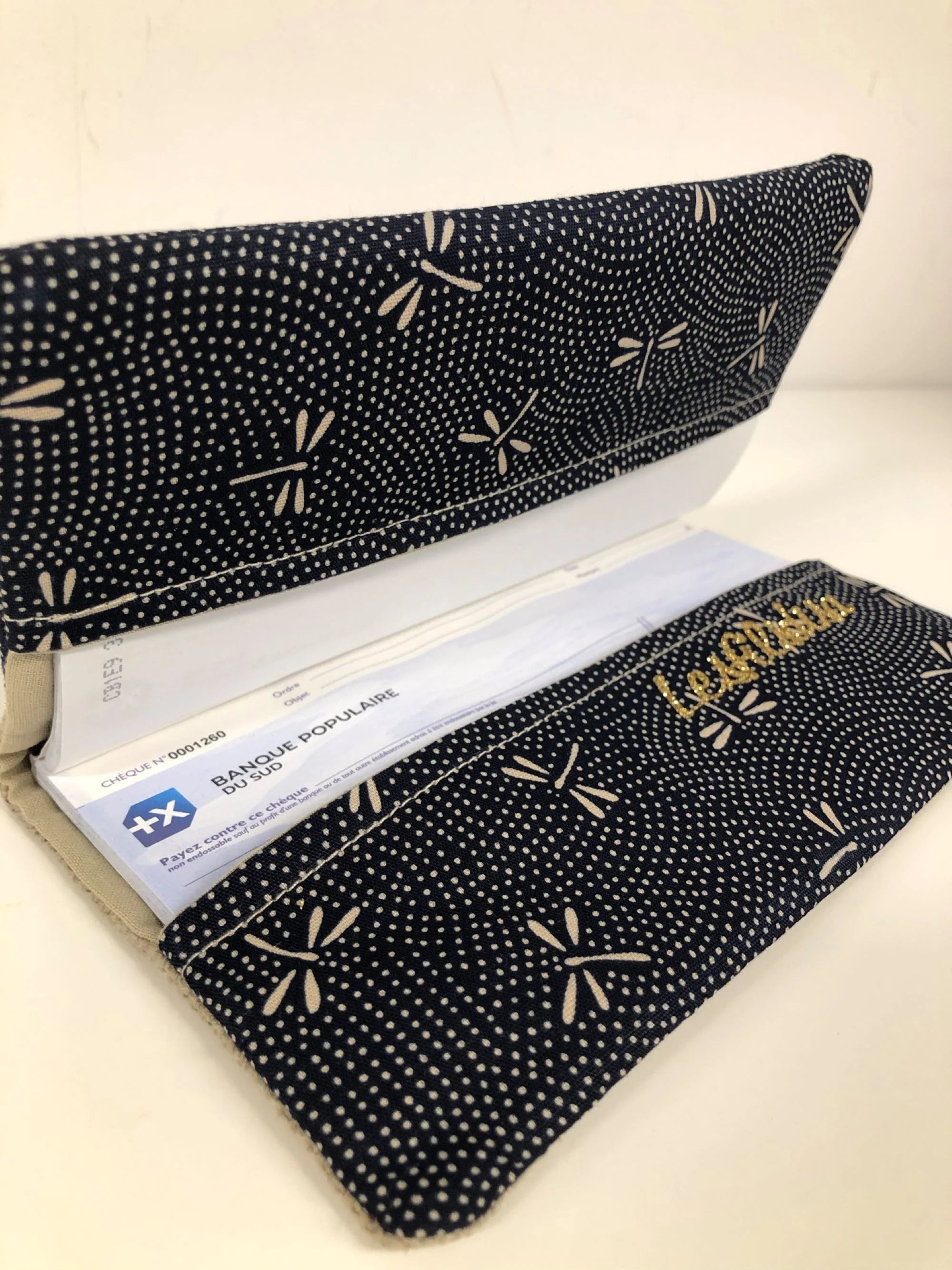 l'intérieur du porte chéquier en lin beige et tissu japonais bleu libellules