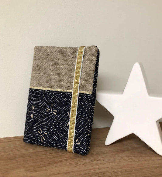 Le protège-agenda-en lin et tissu japonais bleu Komon Libellules, format A6.