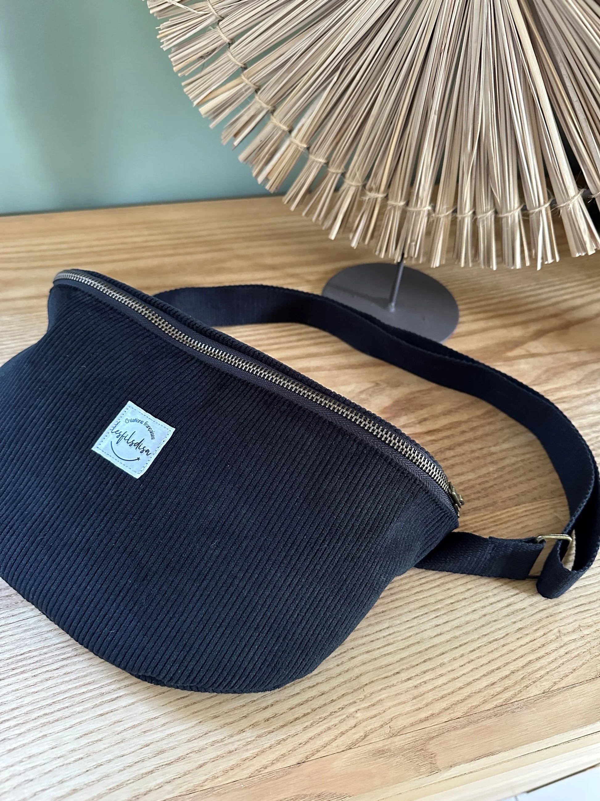 Le sac banane en velours côtelé noir Lesfilsdisa
