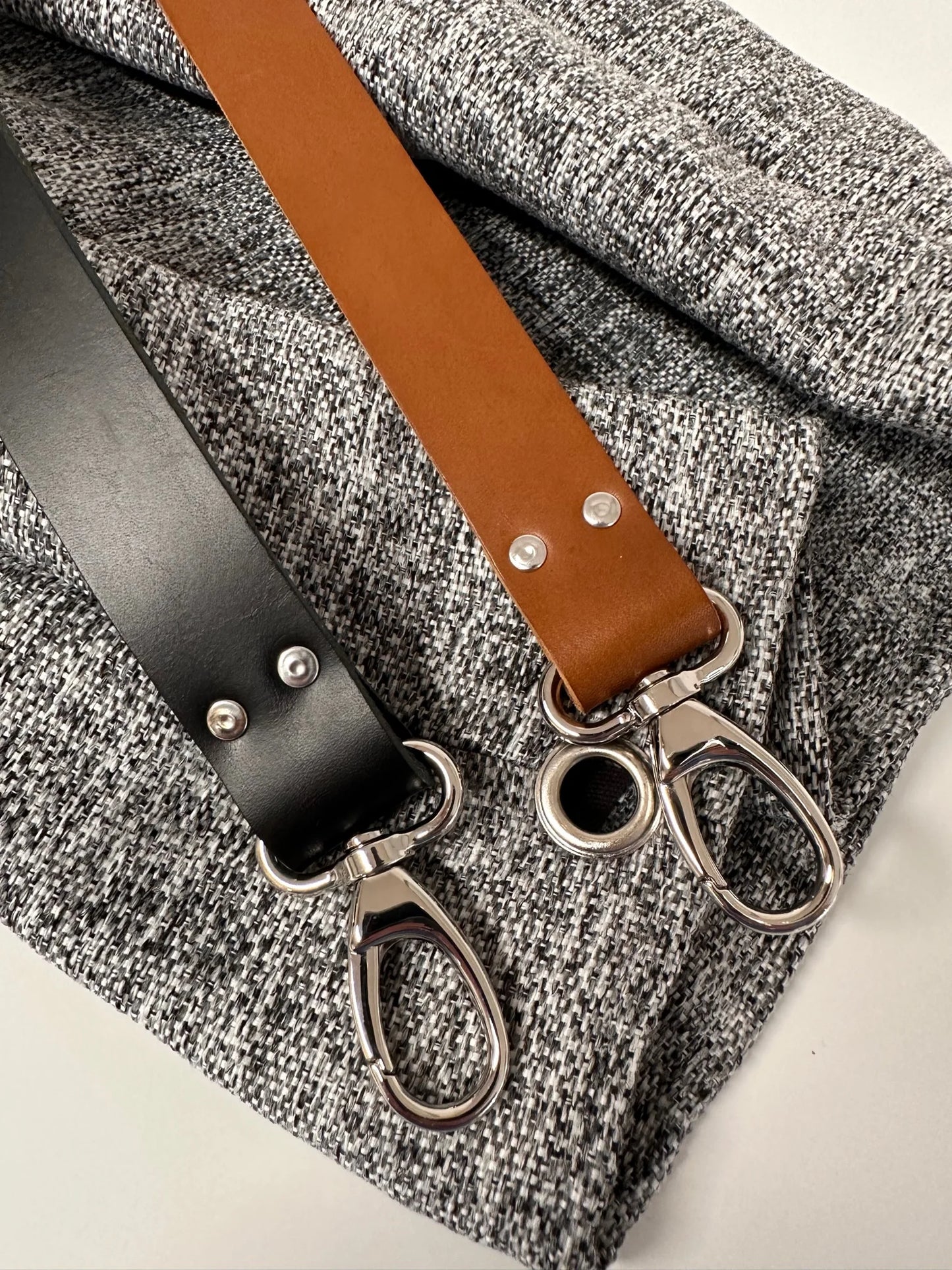 Le sac Hobo gris chiné et les anses en cuir Lesfilsdisa