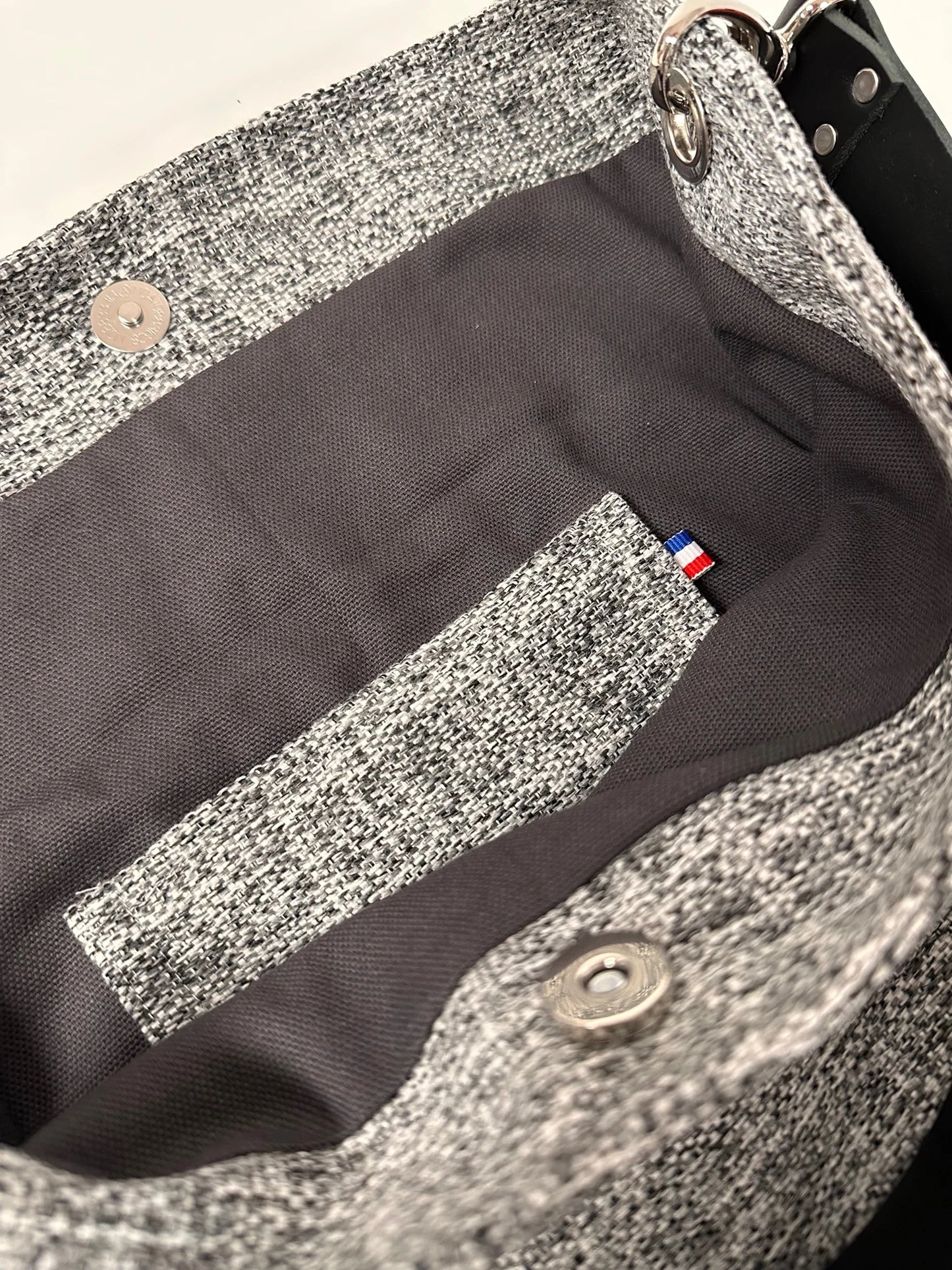 La poche plaquée du sac Hobo Lesfilsdisa