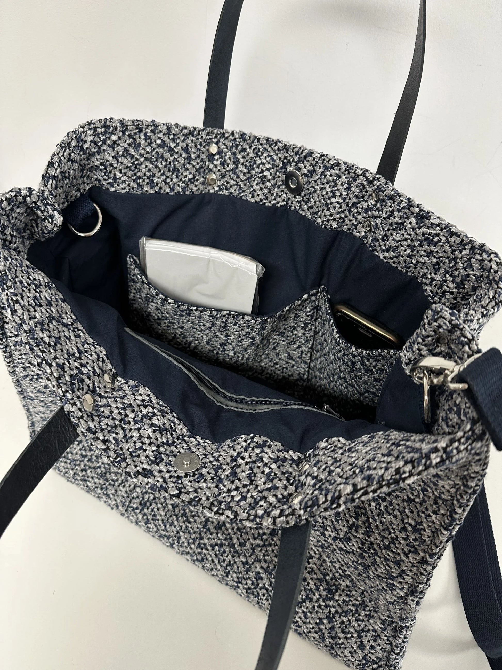 Vue intérieure du sac shopper bleu chiné.