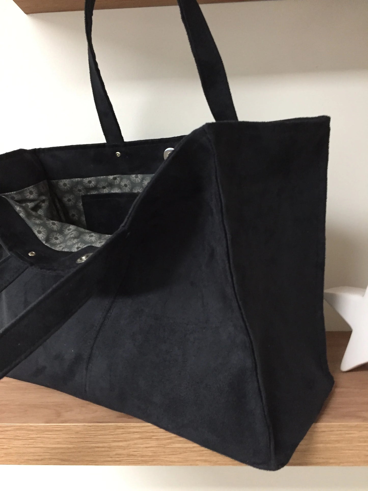 Vue latérale du sac shopper noir Lesfilsdisa