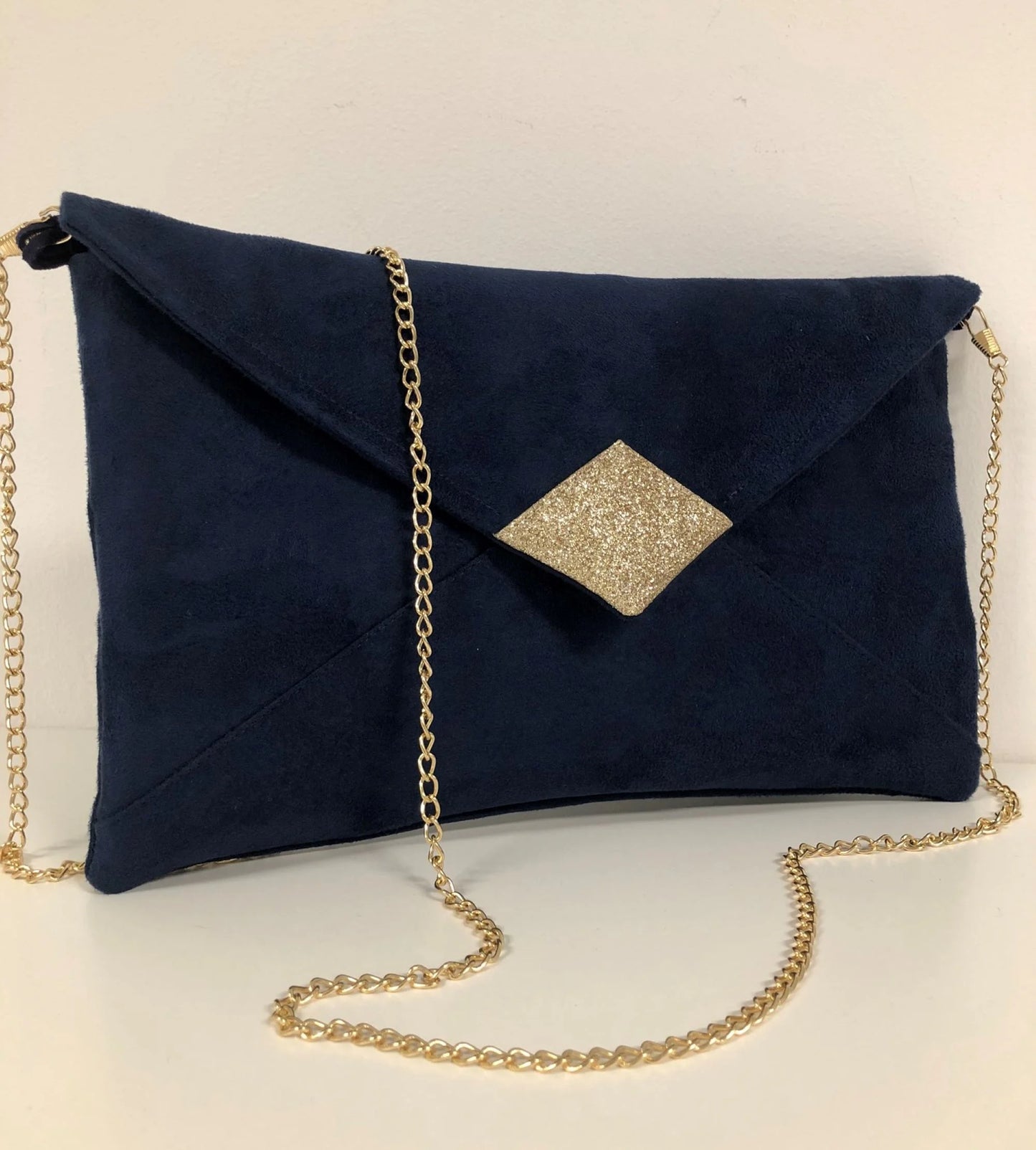 sac pochette Isa bleu marine à paillettes dorées, face avant.