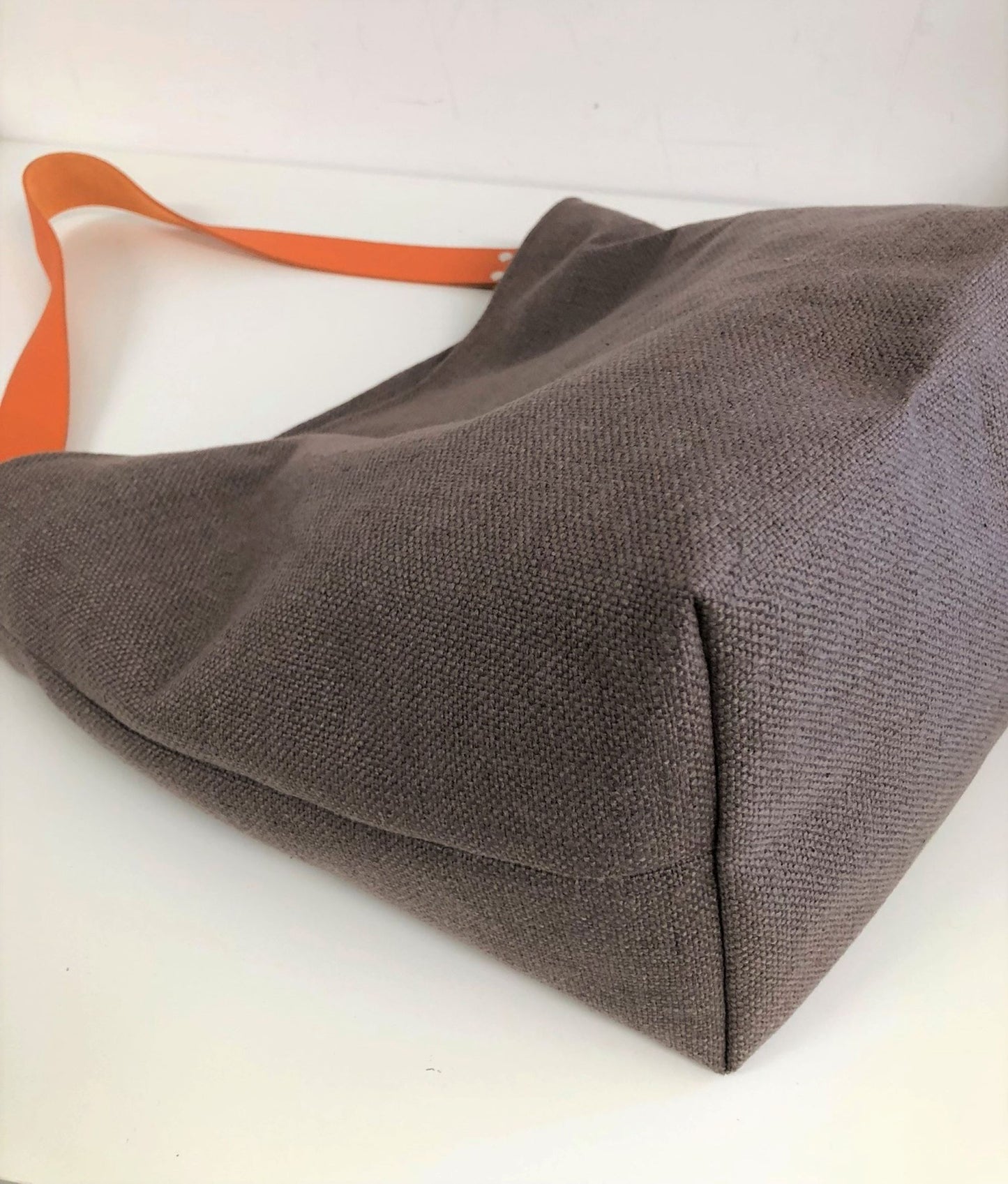 Sac Hobo en lin marron terre, anse cuir orange