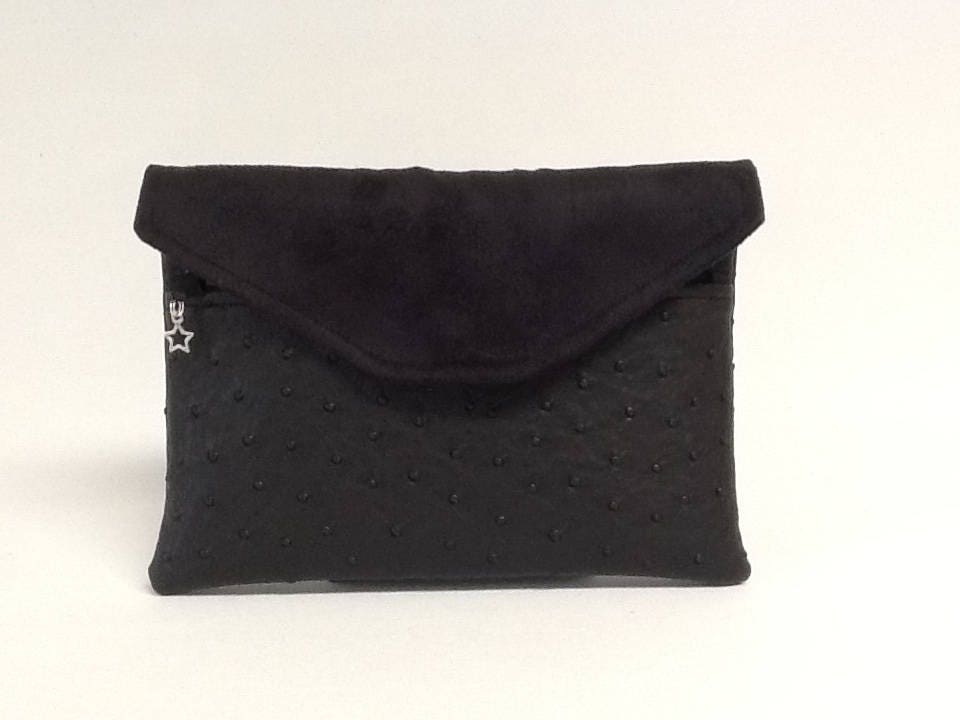 Compagnon de sac noir mat aspect autruche