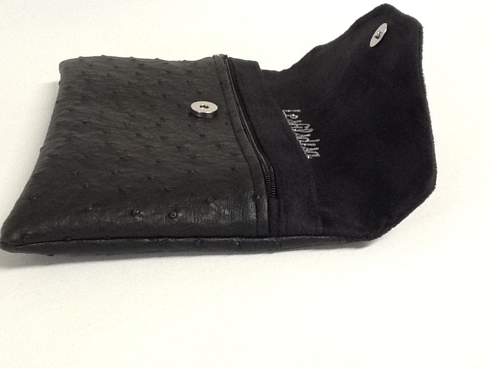 Compagnon de sac noir mat aspect autruche
