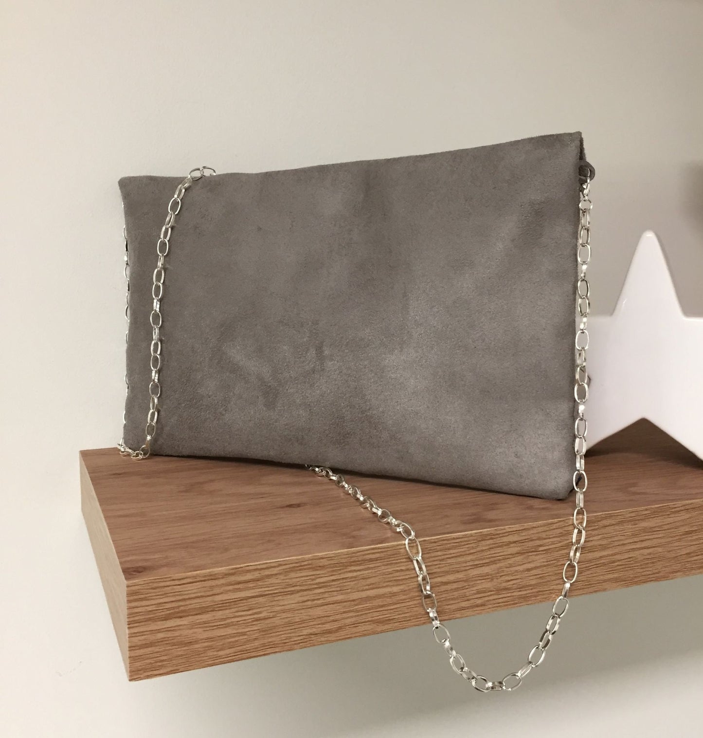 Sac pochette Isa gris taupe et bleu marine à paillettes