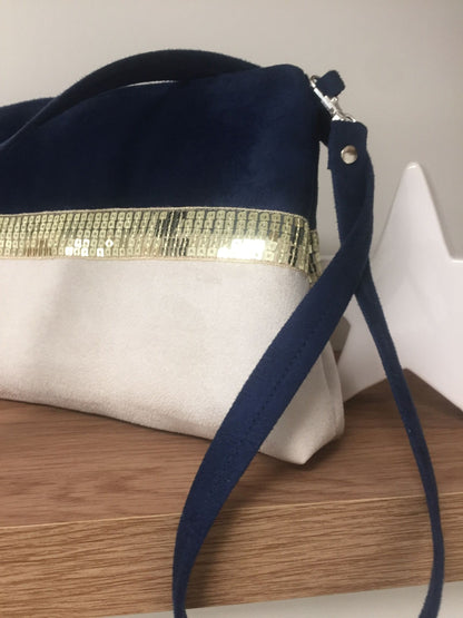 Le sac bandoulière Isa bleu marine et ivoire à paillettes dorées