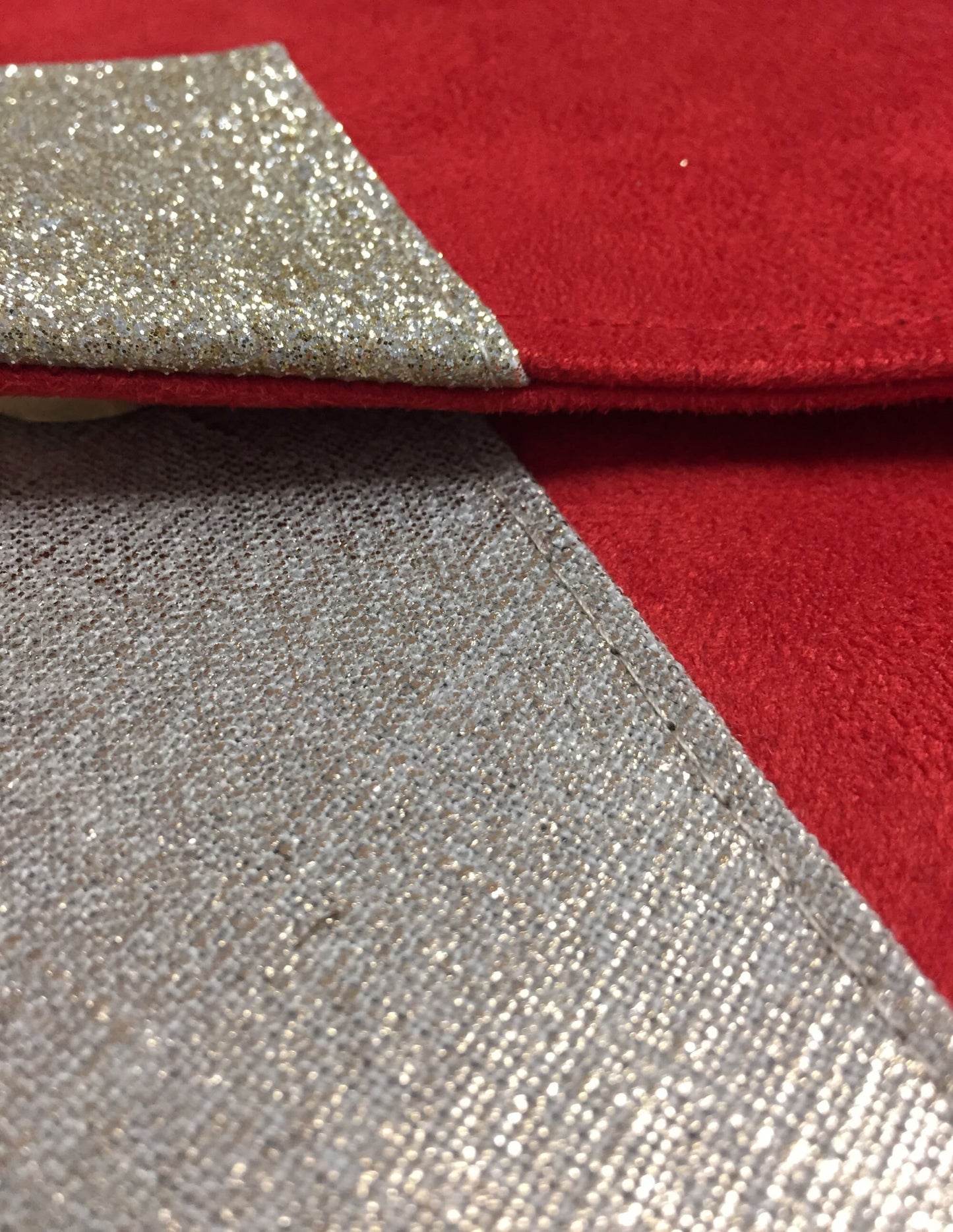 Sac pochette Isa rouge en lin et paillettes dorées
