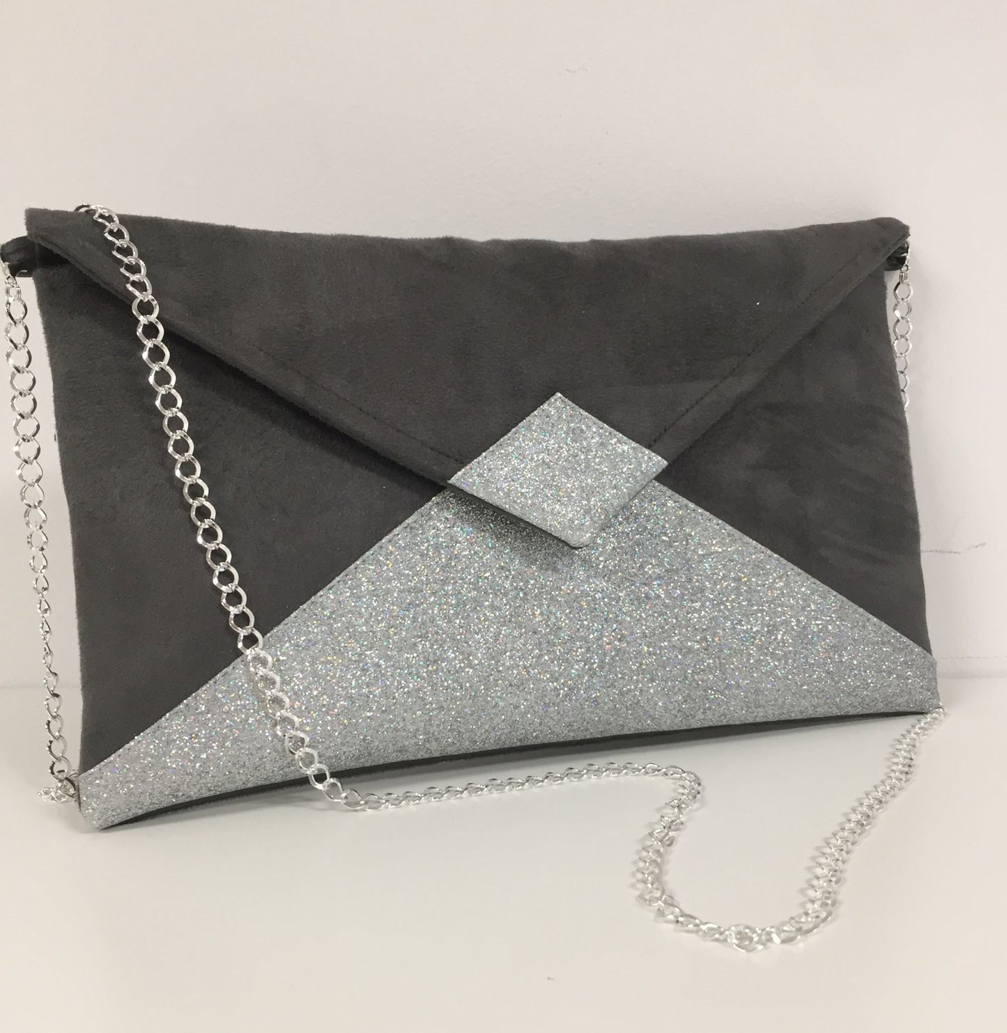 Sac pochette Isa gris souris à paillettes argentées