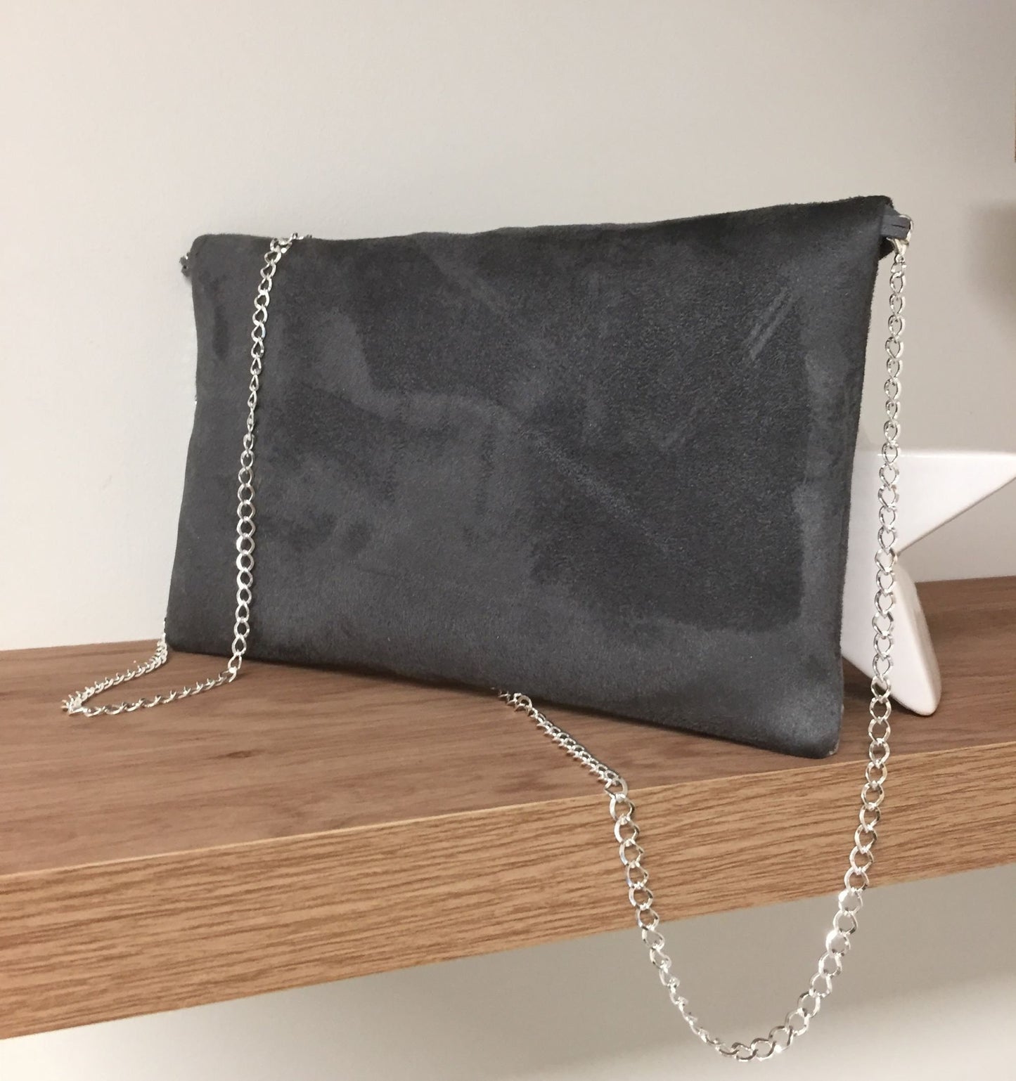 Sac pochette Isa gris souris à paillettes argentées