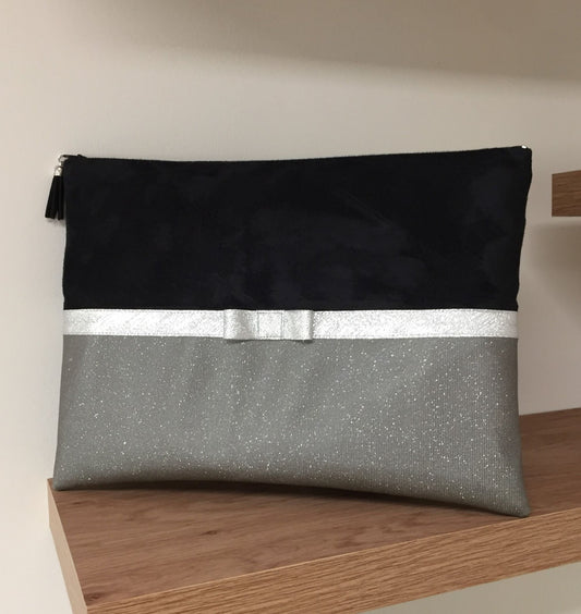 Pochette ordinateur noir et gris avec nœud argenté