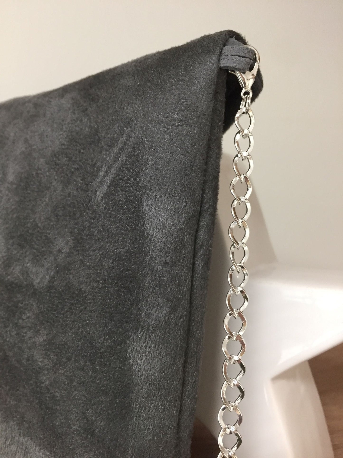 Sac pochette Isa gris souris à paillettes argentées