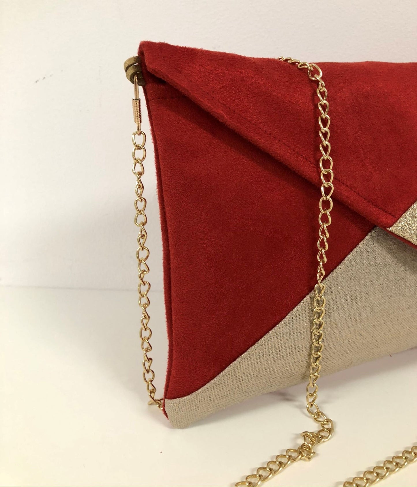Sac pochette Isa rouge en lin et paillettes dorées