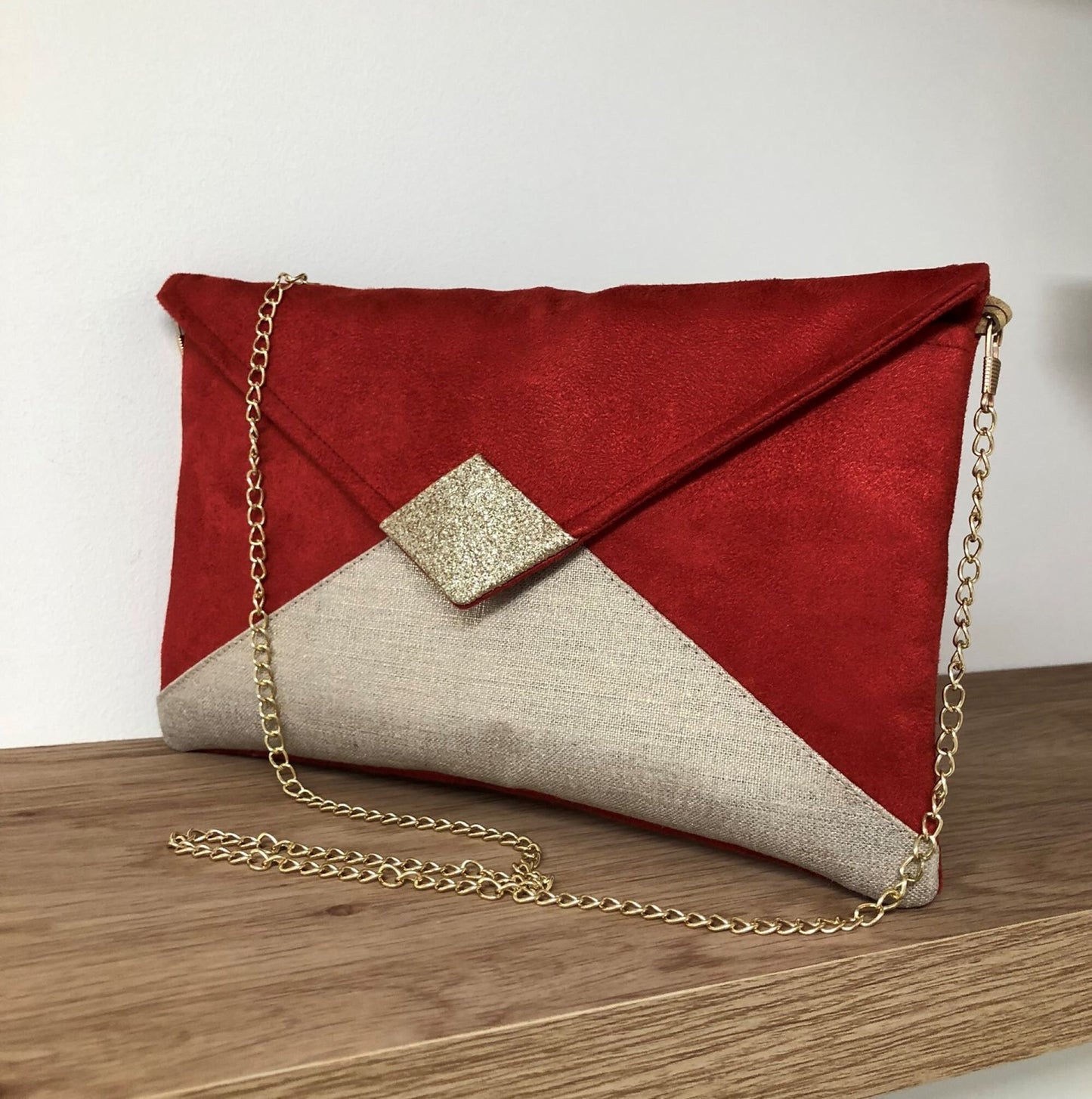 Sac pochette Isa rouge en lin et paillettes dorées