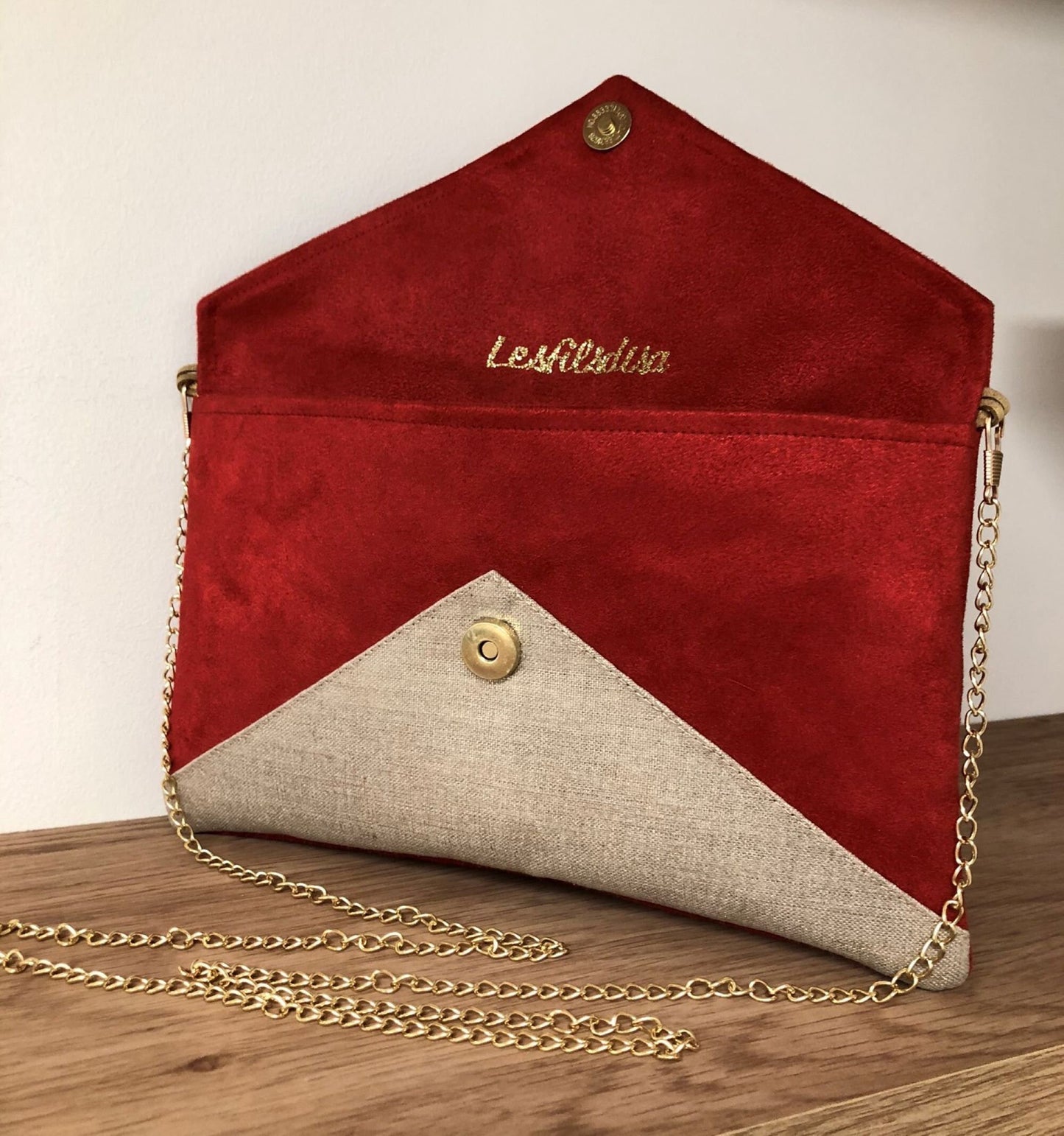 Sac pochette Isa rouge en lin et paillettes dorées