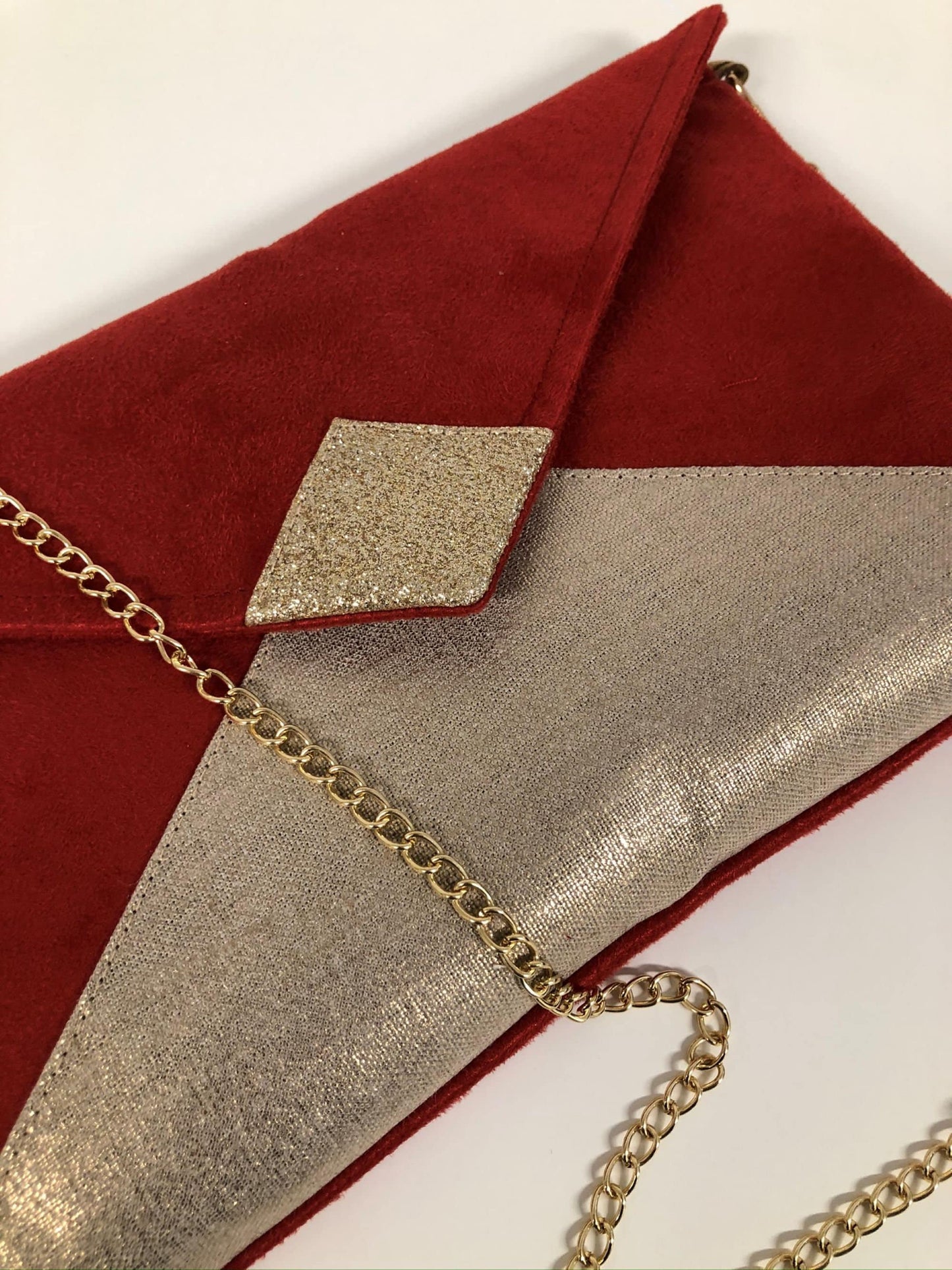 Sac pochette Isa rouge en lin et paillettes dorées