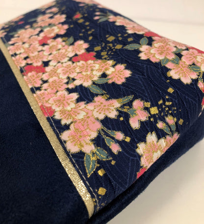 Pochette à maquillage bleu marine en tissu japonais fleurs de cerisier