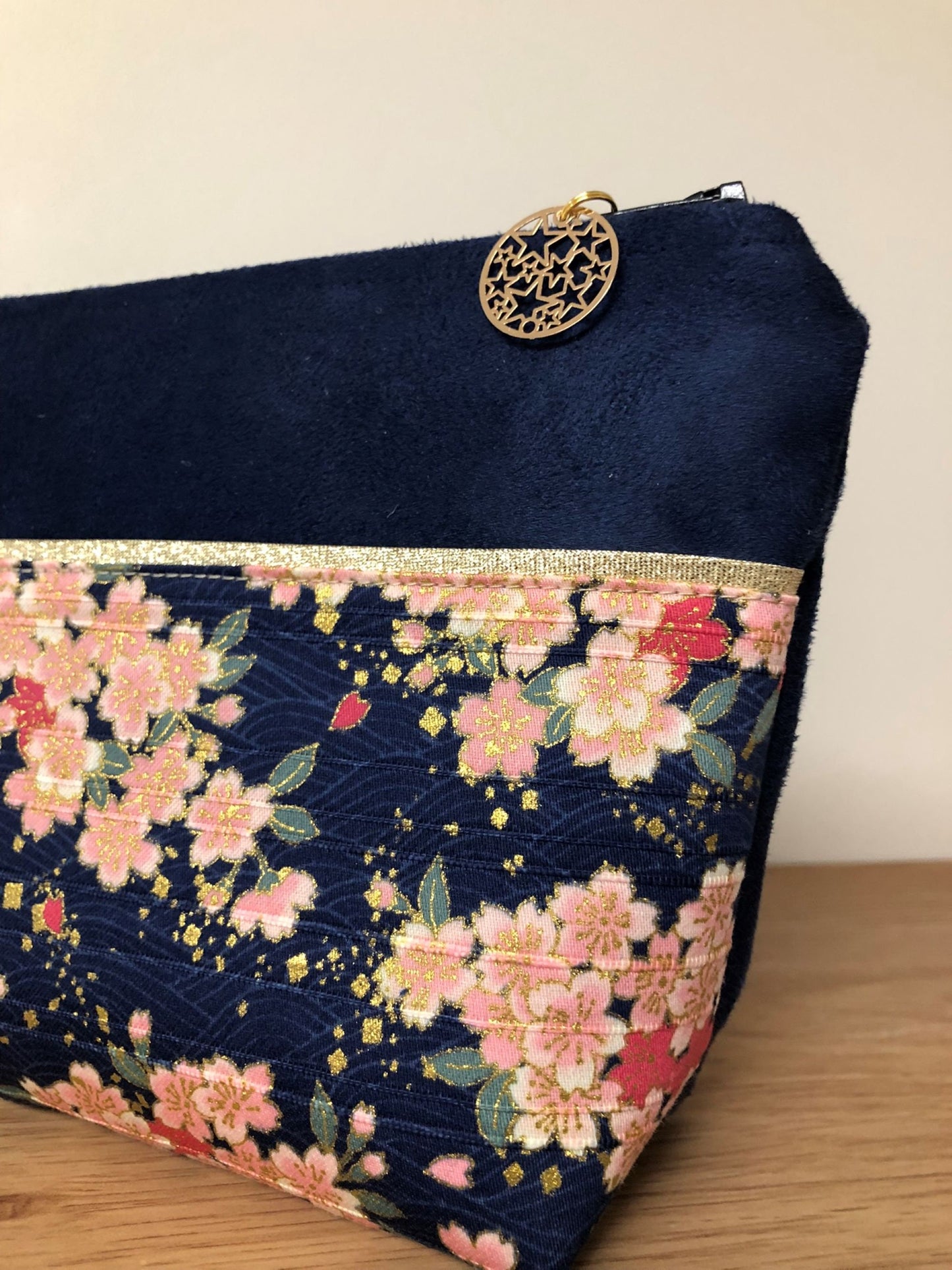 Pochette à maquillage bleu marine en tissu japonais fleurs de cerisier