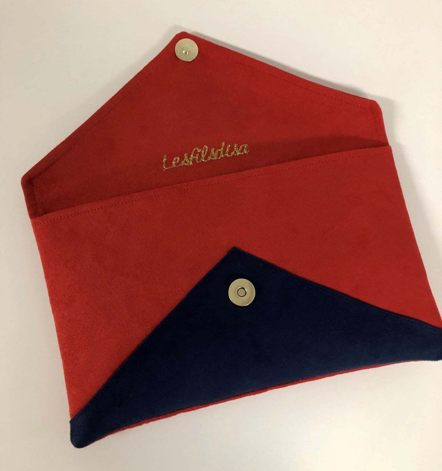 Sac pochette Isa rouge et bleu marine à paillettes dorées