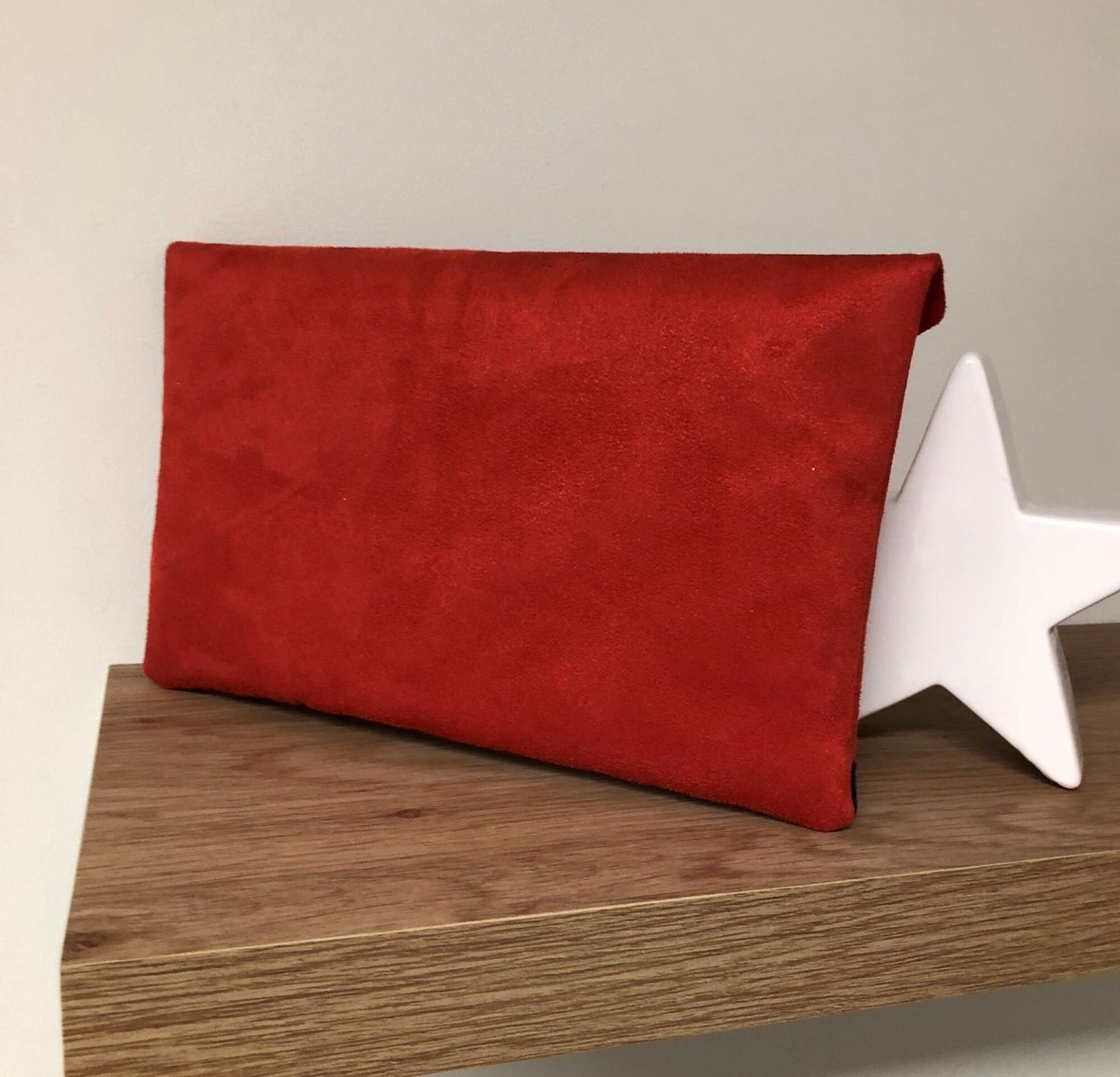 Sac pochette Isa rouge et bleu marine à paillettes dorées