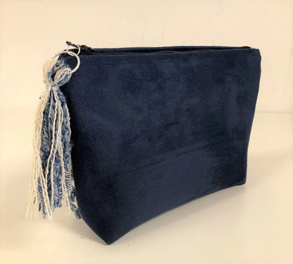 Le dos de la pochette bleu et écru en tweed style haute couture française.