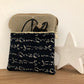 La pochette liseuse en lin et tissu japonais bleu écritures