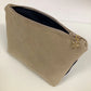 La pochette à maquillage beige en tissu japonais Sakura bleu nuit, vue de dos.