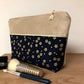 La pochette à maquillage beige en tissu japonais Sakura bleu nuit