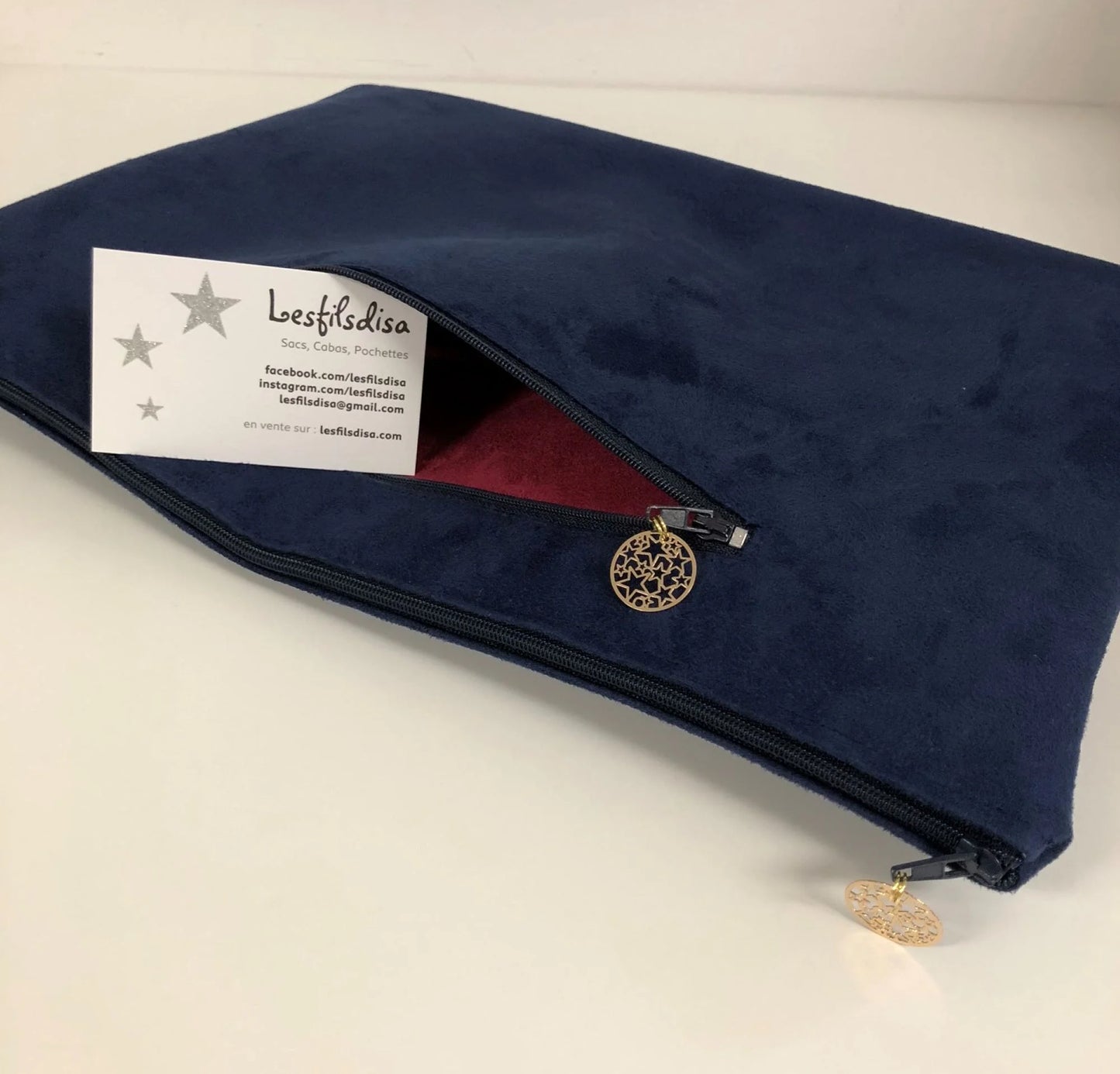 la poche arrière de la pochette ordinateur bleu marine en tissu japonais fleuri