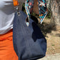 Vue de près du sac hobo Lesfilsdisa en denim et cuir orange