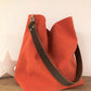 Le sac Hobo Lesfilsdisa en lin orange et anse en cuir marron amovible
