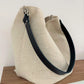Le sac Hobo Lesfilsdisa en lin ivoire et son anse en cuir bleu marine amovible