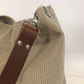 Détail de l'accroche de l'anse en cuir du sac Hobo Lesfilsdisa