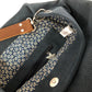 La poche zippée intérieure du sac hobo Lesfilsdisa en velours côtelé bleu canard