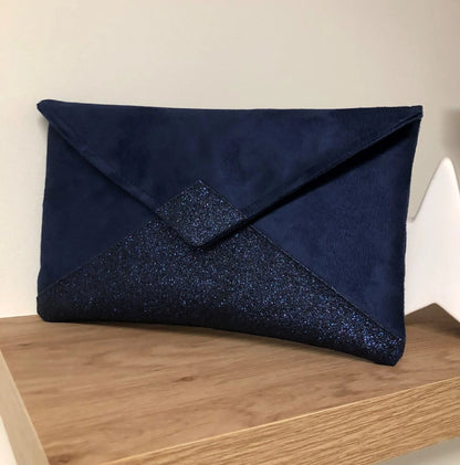 le sac pochette Isa bleu marine à paillettes, sans  chainette amovible