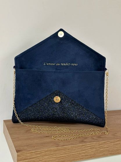 Autre exemple de personnalisation du sac pochette Isa bleu marine et doré à paillettes.