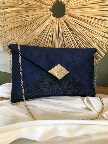 Le sac pochette Isa bleu marine et doré à paillettes, avec chainette amovible.