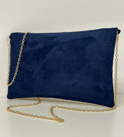 Le dos du sac pochette Isa bleu marine et jaune moutarde à paillettes dorées.