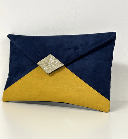 Le sac pochette Isa bleu marine et jaune moutarde à paillettes dorées, sans chainette.