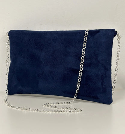 Le dos du sac pochette Isa bleu marine en lin argenté.