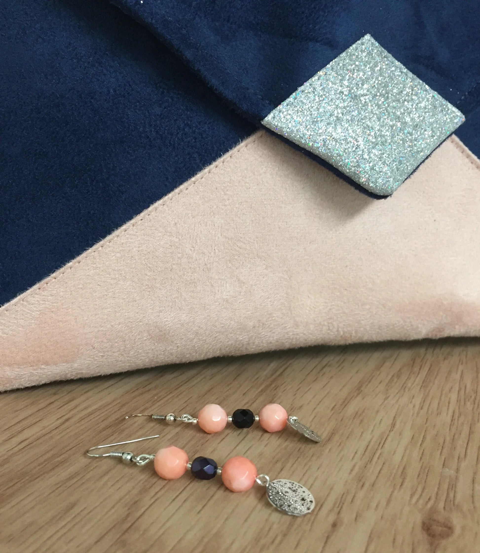 Pochette bleu sales marine et rose